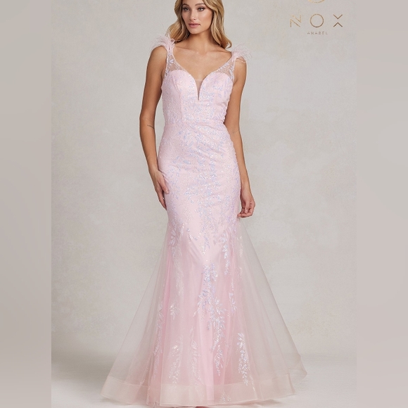 Pink or blue mermaid sequin long gown with open back - Picture 1 of 9